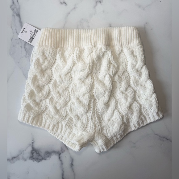 NEW WITH TAGS Forever 21 Knit Ivory Shorts, Cozy Lounge & Layering Piece - Picture 2 of 2